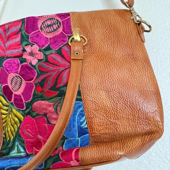 Leather floral crossbody bag - Picture 5 of 10